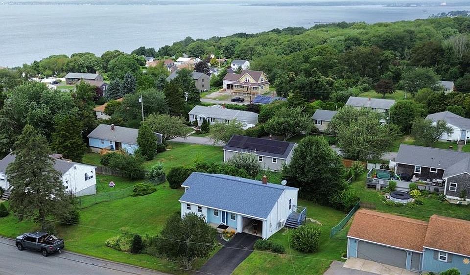 1st image of 130 Brackett Ave
