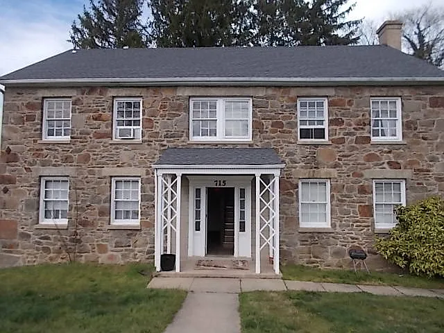 715 Main St — Photo 20