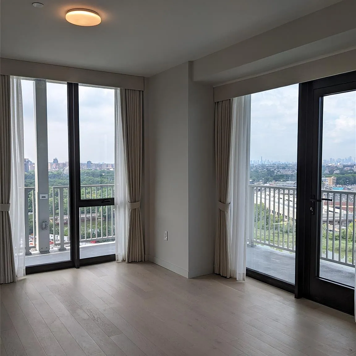 2 bed, 1.0 bath, 751 sqft, $4,500 — Photo 2