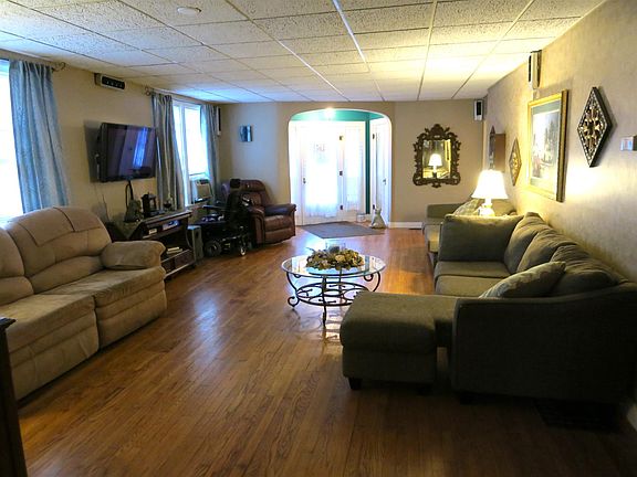 4th image of 402 W Smith St