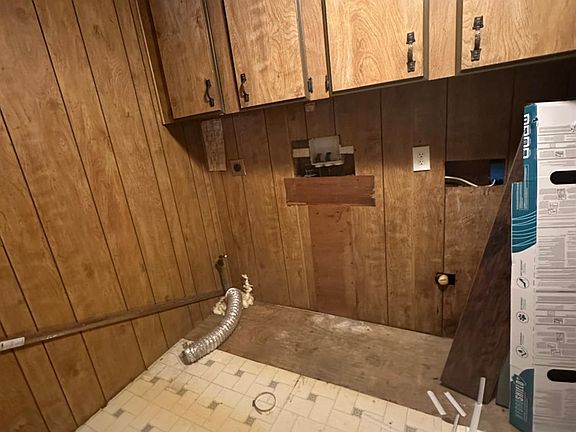 3rd image of 6601 Eucalyptus Dr