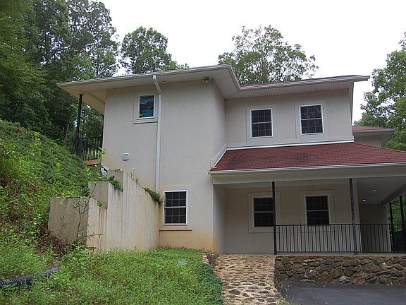 4th image of 300 Hilltop Dr