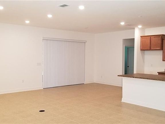 5th image of 10 Douglas Ct S