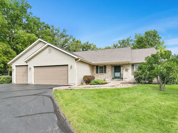 10296 E Kyte Rd, Rochelle, IL 61068