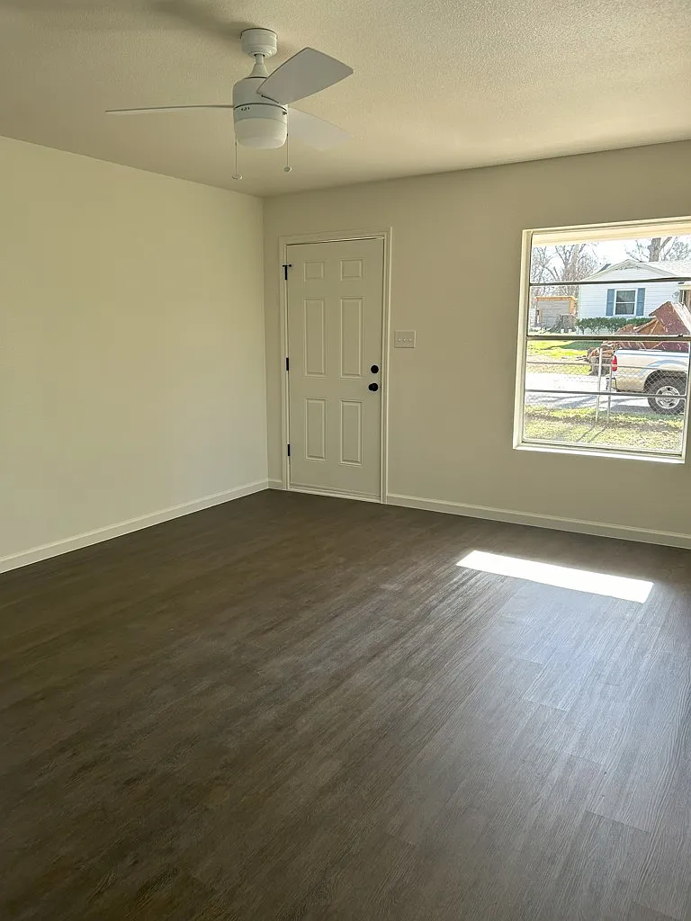Single Family — Photo 4