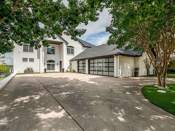 3rd image of 1917 Spinnaker Ln