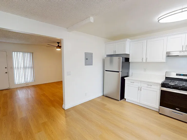 6001 Fulton Ave #4 — Photo 4