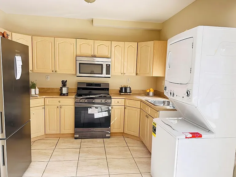 460 Lenox Rd #2L — Photo 3