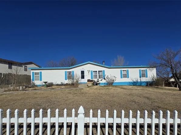 1500 Mulberry Cir, Dodge City, KS 67801