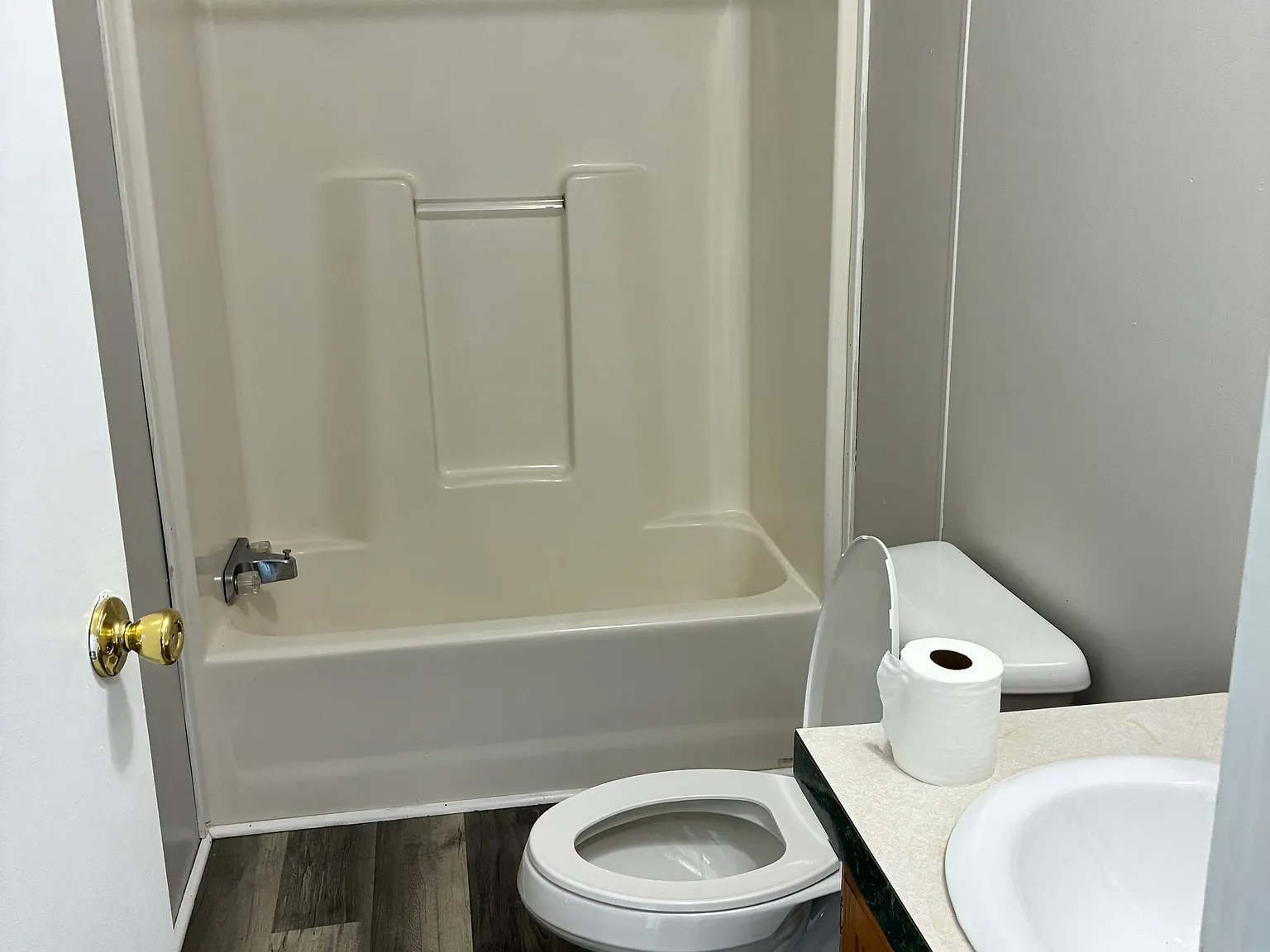 4 bed, 2000 sqft, $1,800 — Photo 3