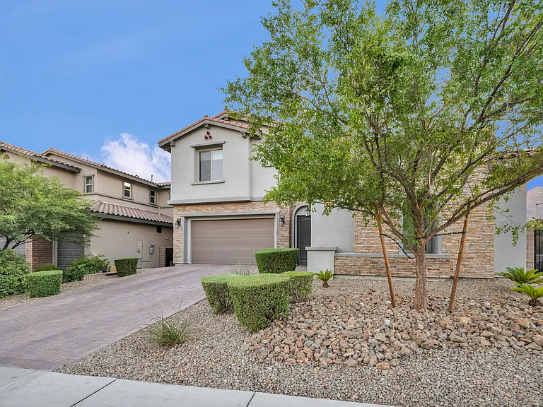 233 Castellari Dr — Photo 45