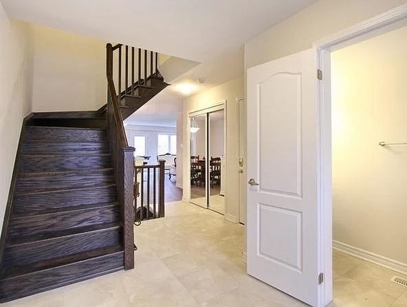 Brampton Townhouse for rent - 4 Bedrooms — photo 2
