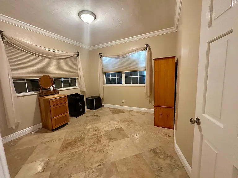 1415 Flagler Ave — Photo 10