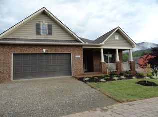 7001 Mountain Spring Ct, Roanoke, VA 24018