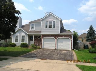 64 Jackson Ln, Streamwood, IL 60107