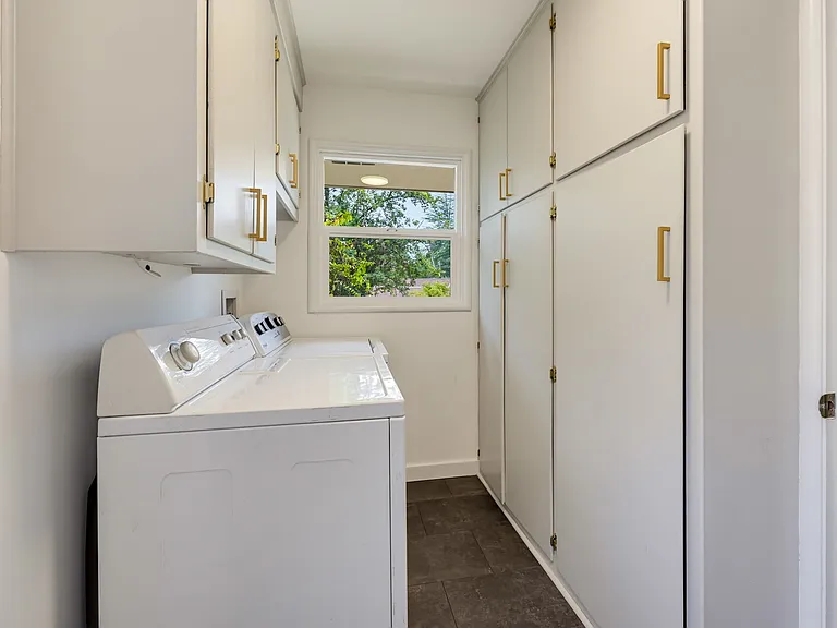 2100 Woodlawn Dr — Photo 13