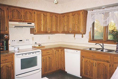 bright eat-in kitchen