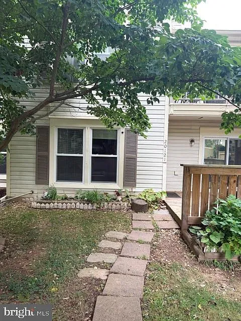 3 bed, 3.0 bath, 1540 sqft, $2,600 — Photo 2