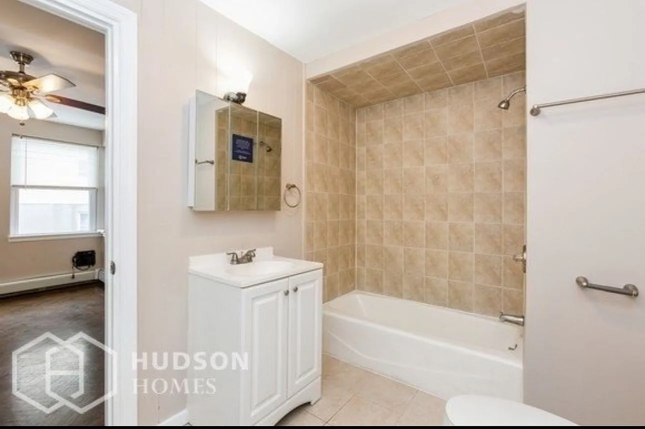 2 bed, 900 sqft, $2,350 — Photo 3