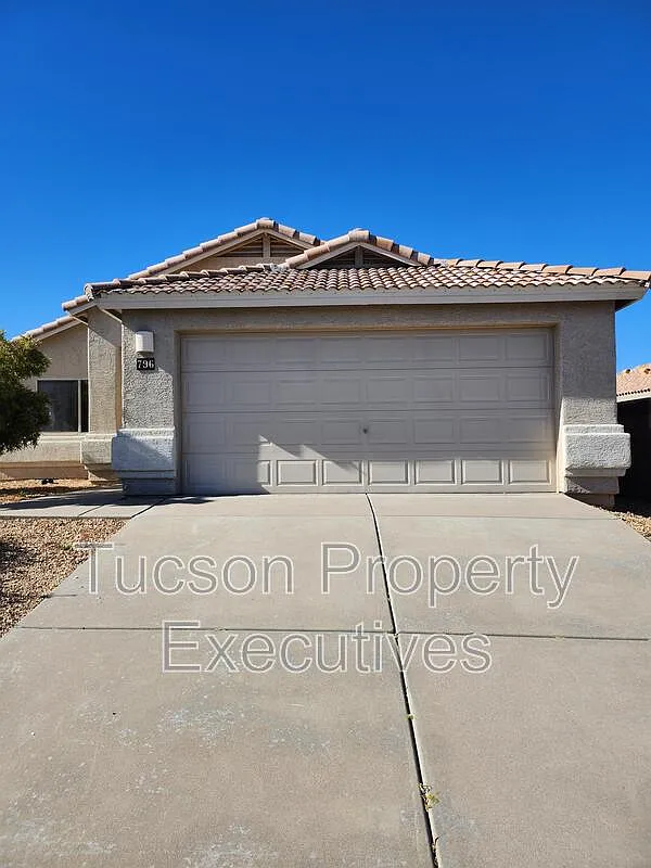 3 bed, 2.0 bath, 1297 sqft, $2,000 — Photo 1