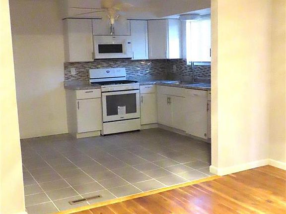 5th image of 80 Sackett Dr