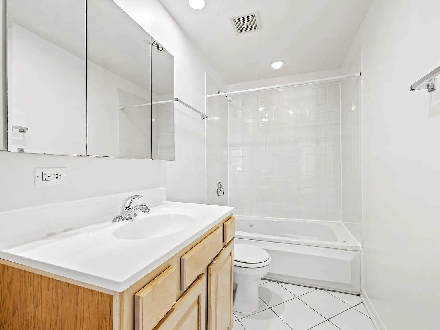 The Maples Apartments — Photo 4