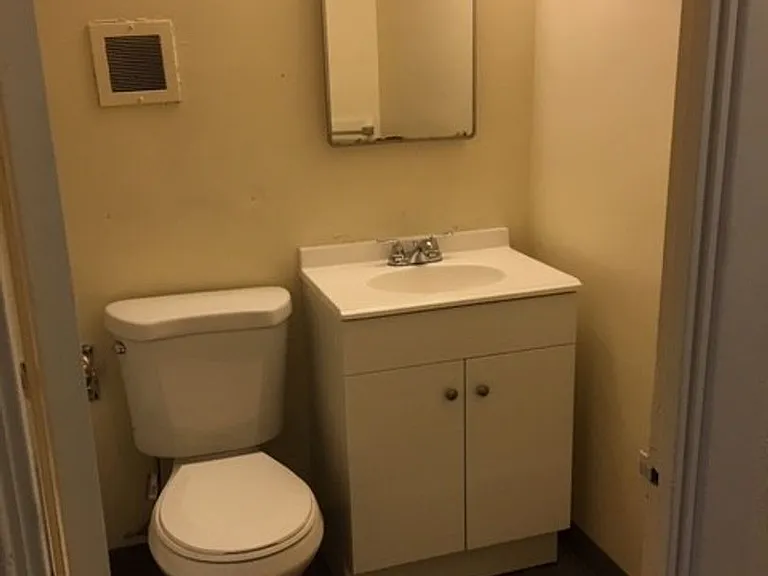 Eugene Manor Apartments — Photo 52