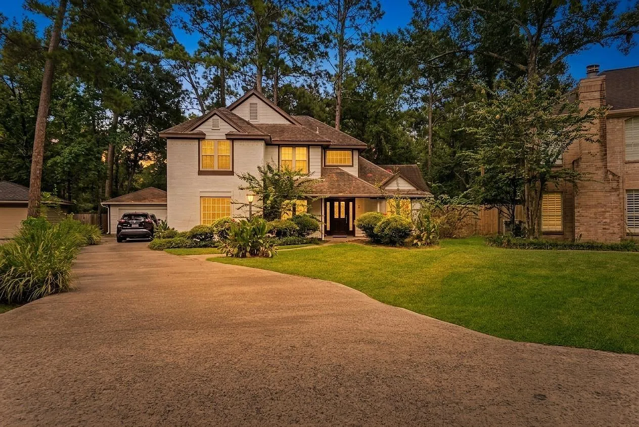4 bed, 2.5 bath, 2427 sqft, $3,600 — Photo 1