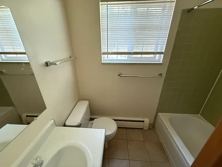 1937 Warren Ave #305 — Photo 9
