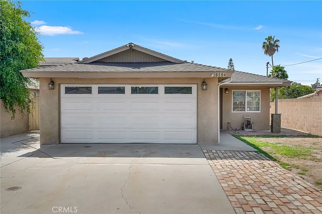 4 bed, 2330 sqft, $4,400 — Photo 1