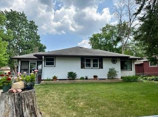 1596 Greenbrier St, Saint Paul, MN 55106