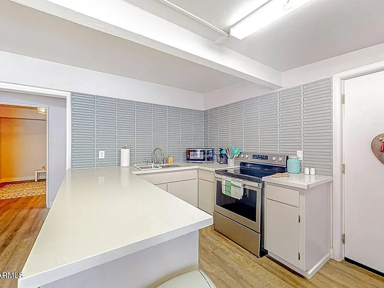 707 E University Dr #B — Photo 4