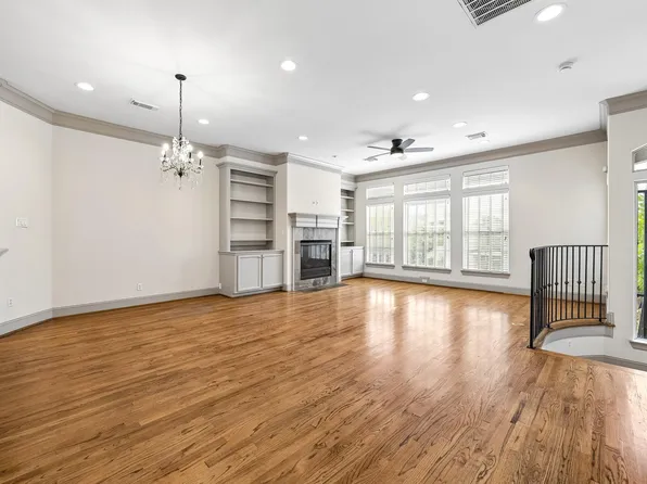 6304 Prague St, Houston, TX 77007
