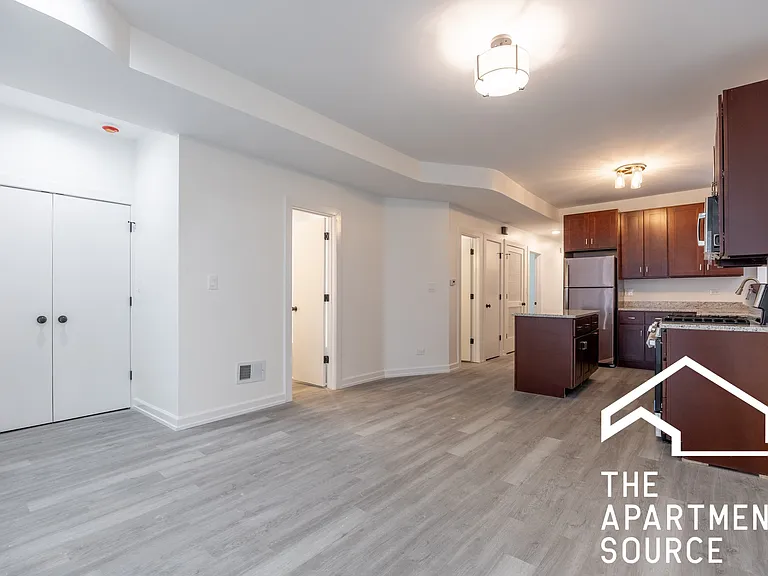 1014 N Hamlin Ave #1 — Photo 3