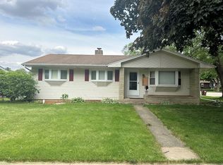 1001 Westview Dr, Rochelle, IL 61068