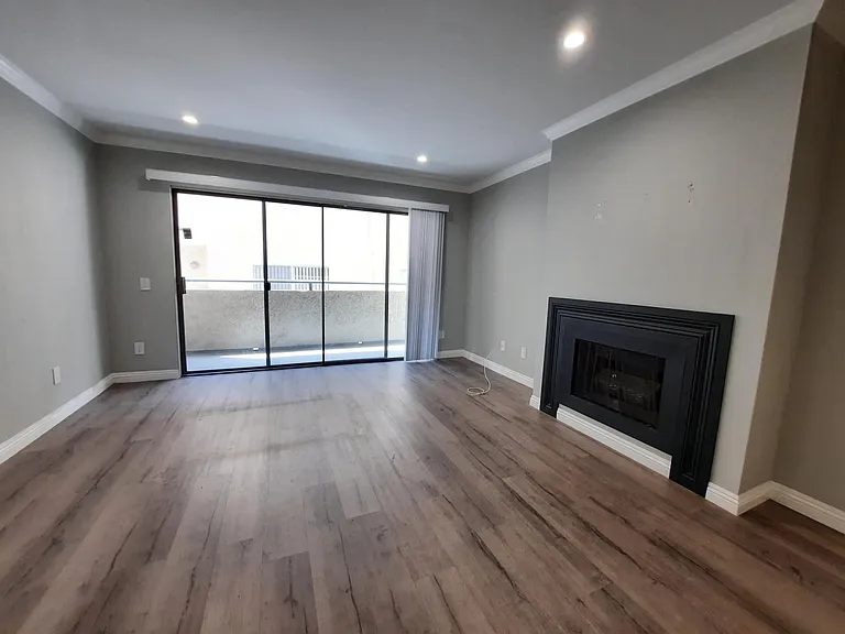 5718 Camellia Ave #107 — Photo 5