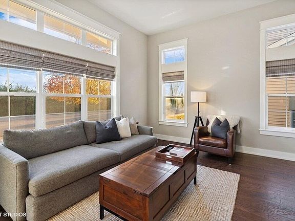 5th image of 615 Beachwood Path