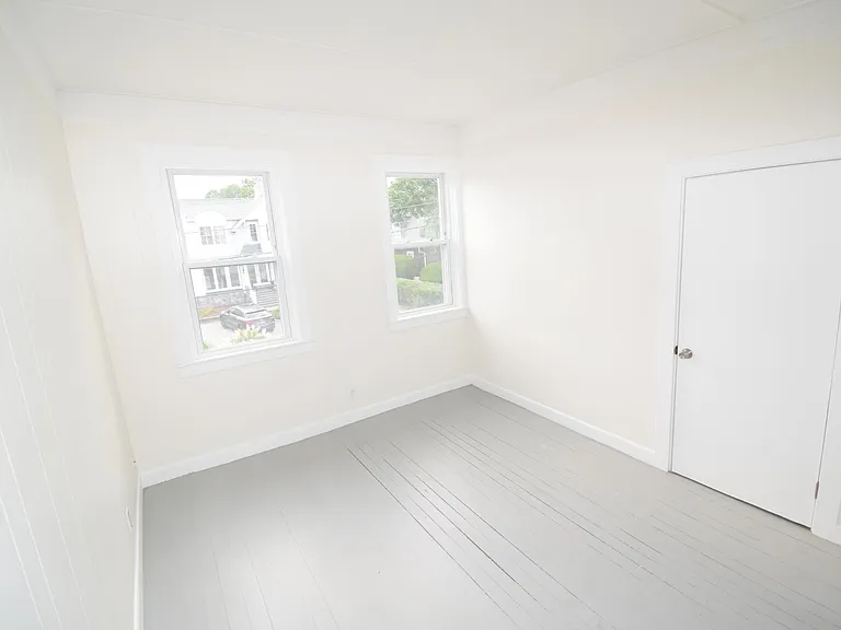 196 Ocean Rd #D — Photo 8