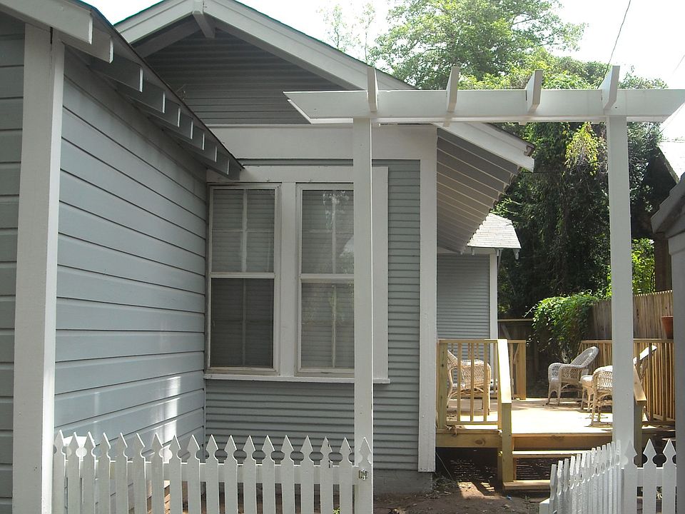 Private courtyard with Deck