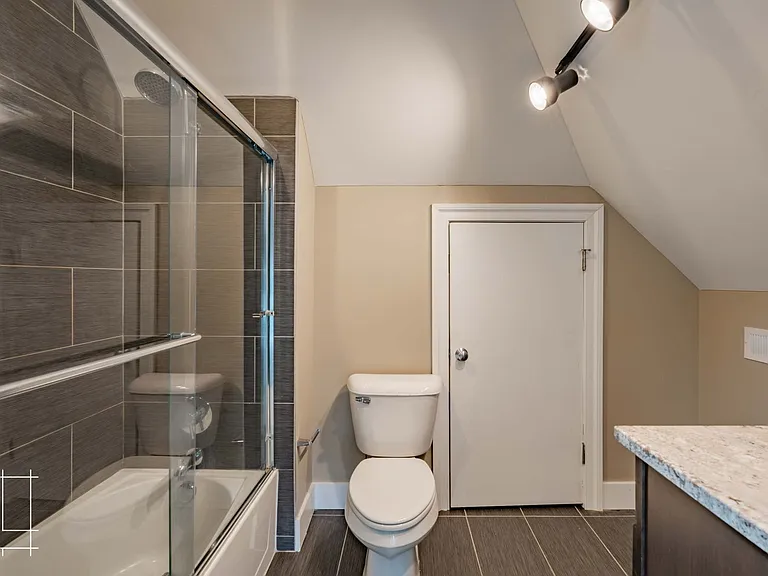 216 W. Hubbard Ave — Photo 29