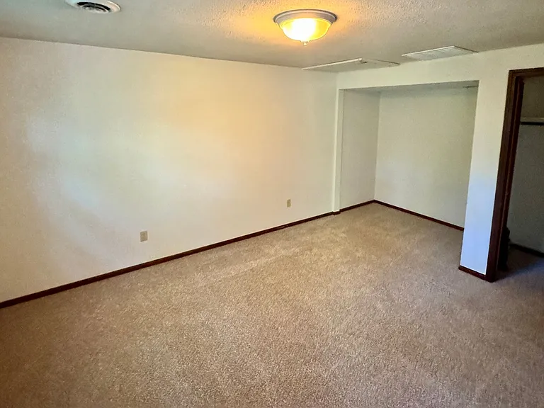 1405 Westwind Dr — Photo 9