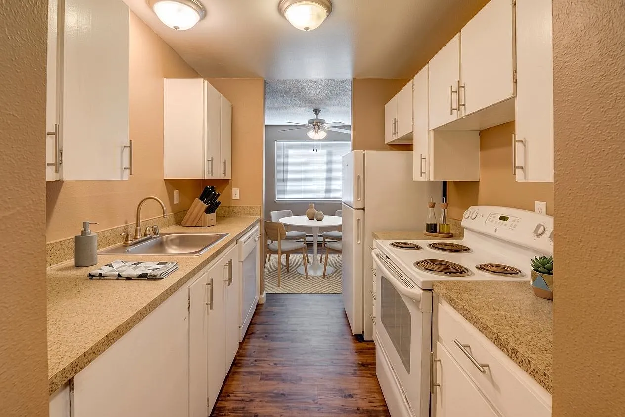 1 bed, 800 sqft, $1,450 — Photo 2