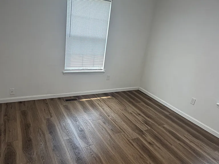 800 Indian Head Ave — Photo 6