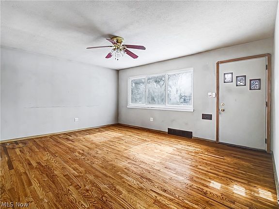 5th image of 15424 Holland Rd