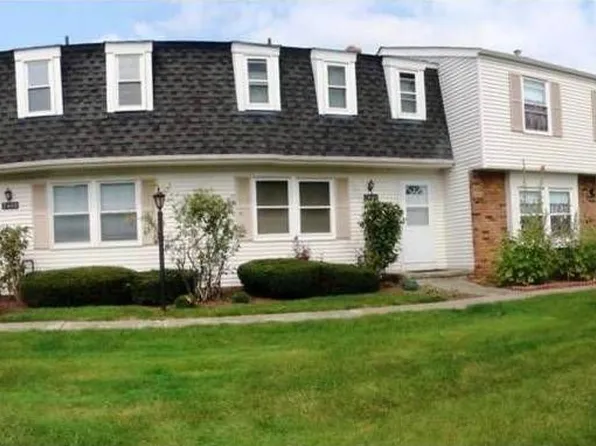 7403 Yorktown Ct Unit D, Mentor, OH 44060