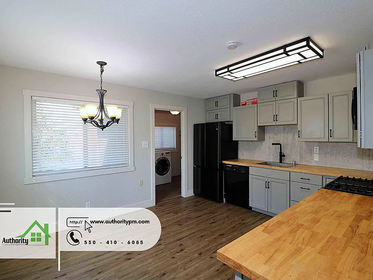 3457 Charles St — Photo 7