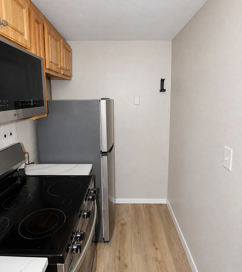 997 Broadway - Unit 5 — Photo 4