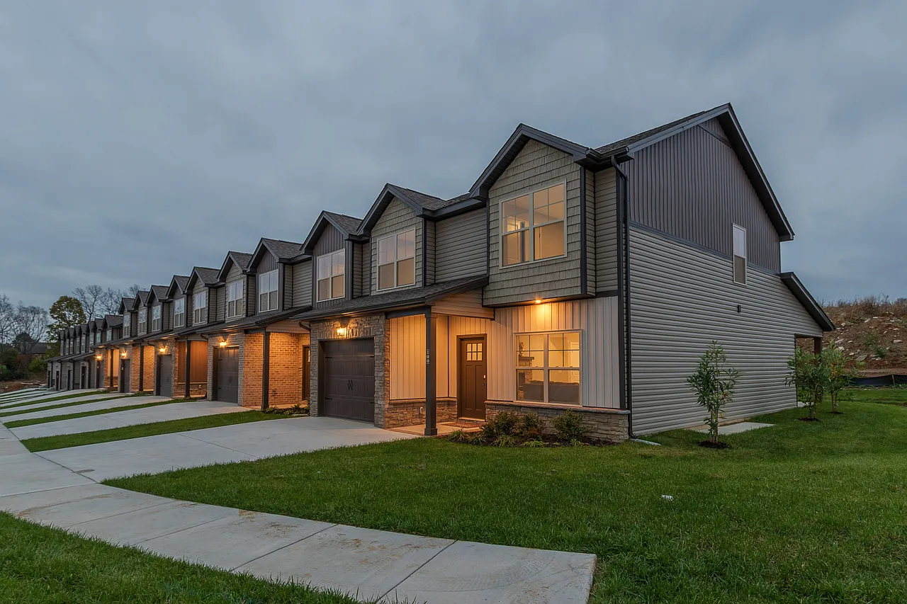 3 bed, 2.5 bath, 2100 sqft, $2,050 — Photo 1