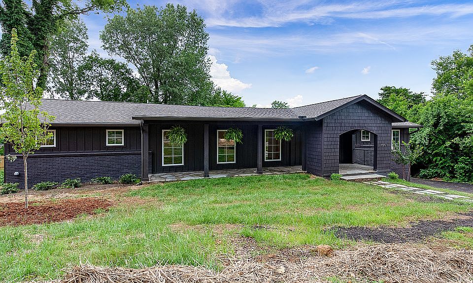 1st image of 4901 Summit Cir