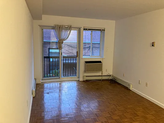 Rented by 18 REALTY | media 8